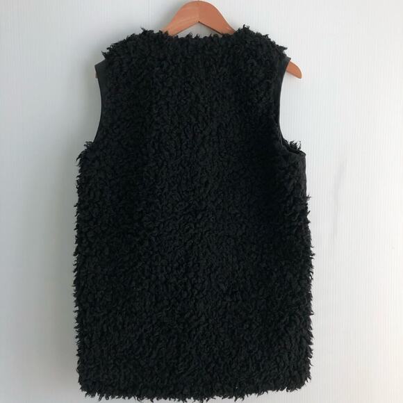🆕 Guess Sherpa faux fur full zip black vest NWT size. Medium - Picture 8 of 11
